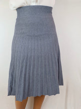 Load image into Gallery viewer, GREY All-Year Round Pleated Skirt
