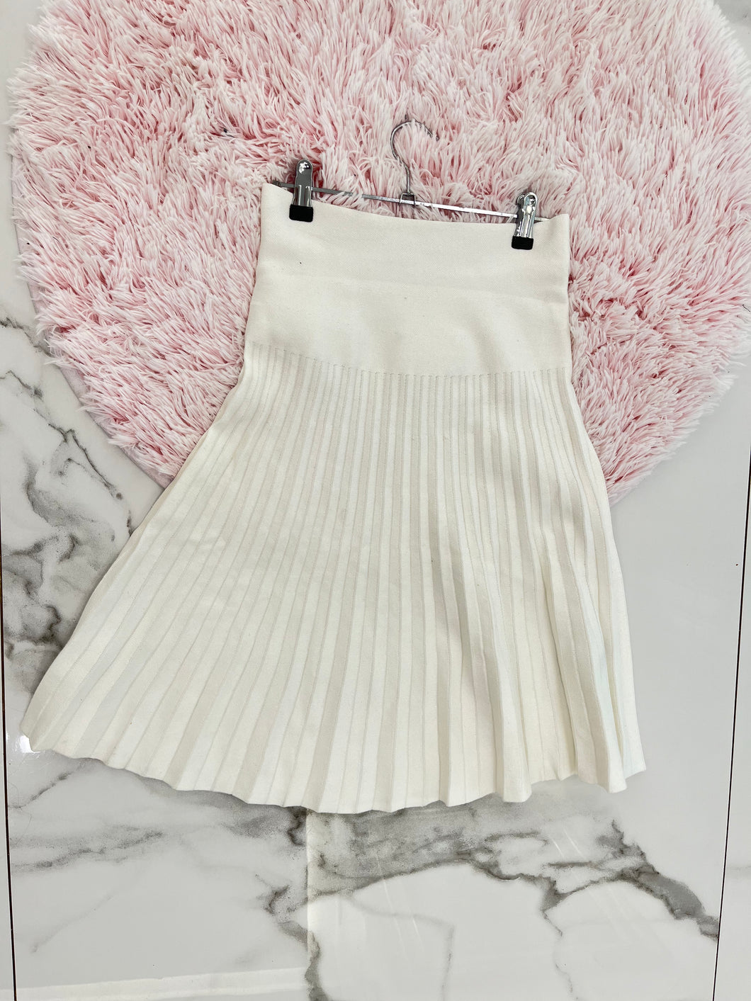 WHITE All-Year Round Pleated Skirt